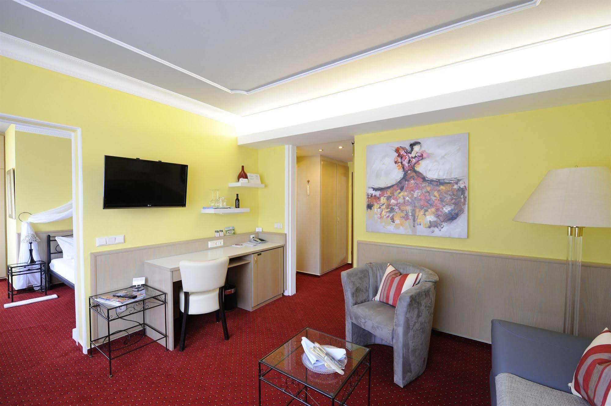 Hotel Ambiente バート・ベリンゲン エクステリア 写真