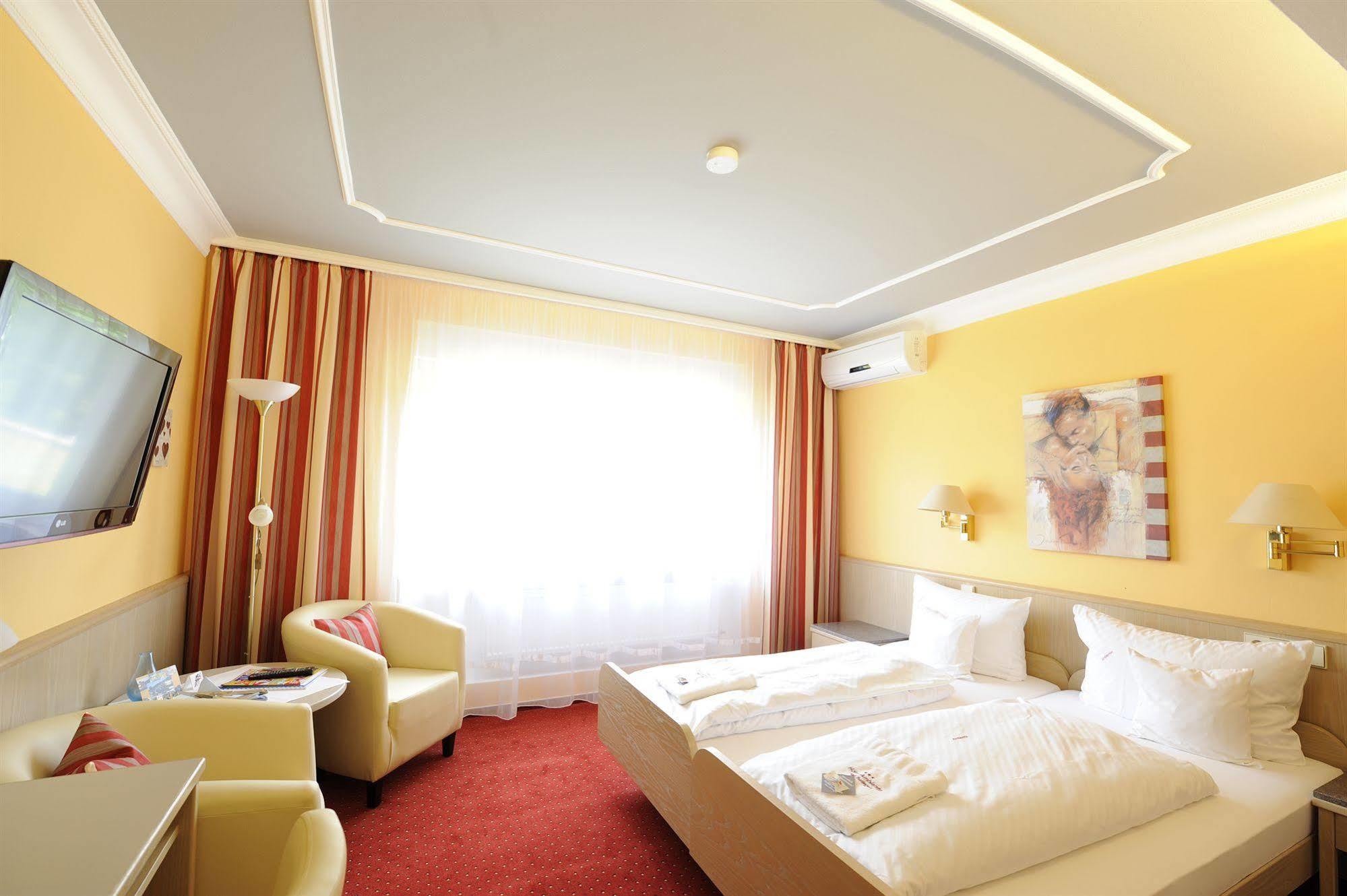 Hotel Ambiente バート・ベリンゲン エクステリア 写真